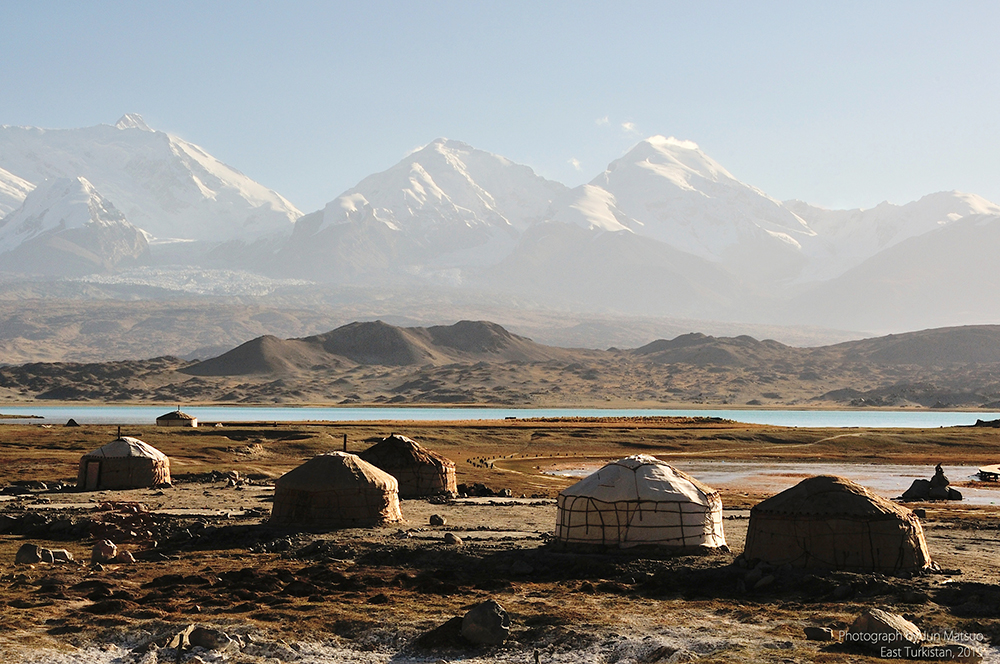 パミール高原のカラクリ湖
