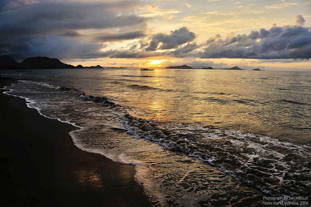 フローレス島ラブハンバジョーの海