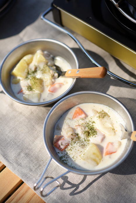 キャンプでクラムチャウダー